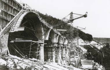 Bau der Himmelsleiterbrücke